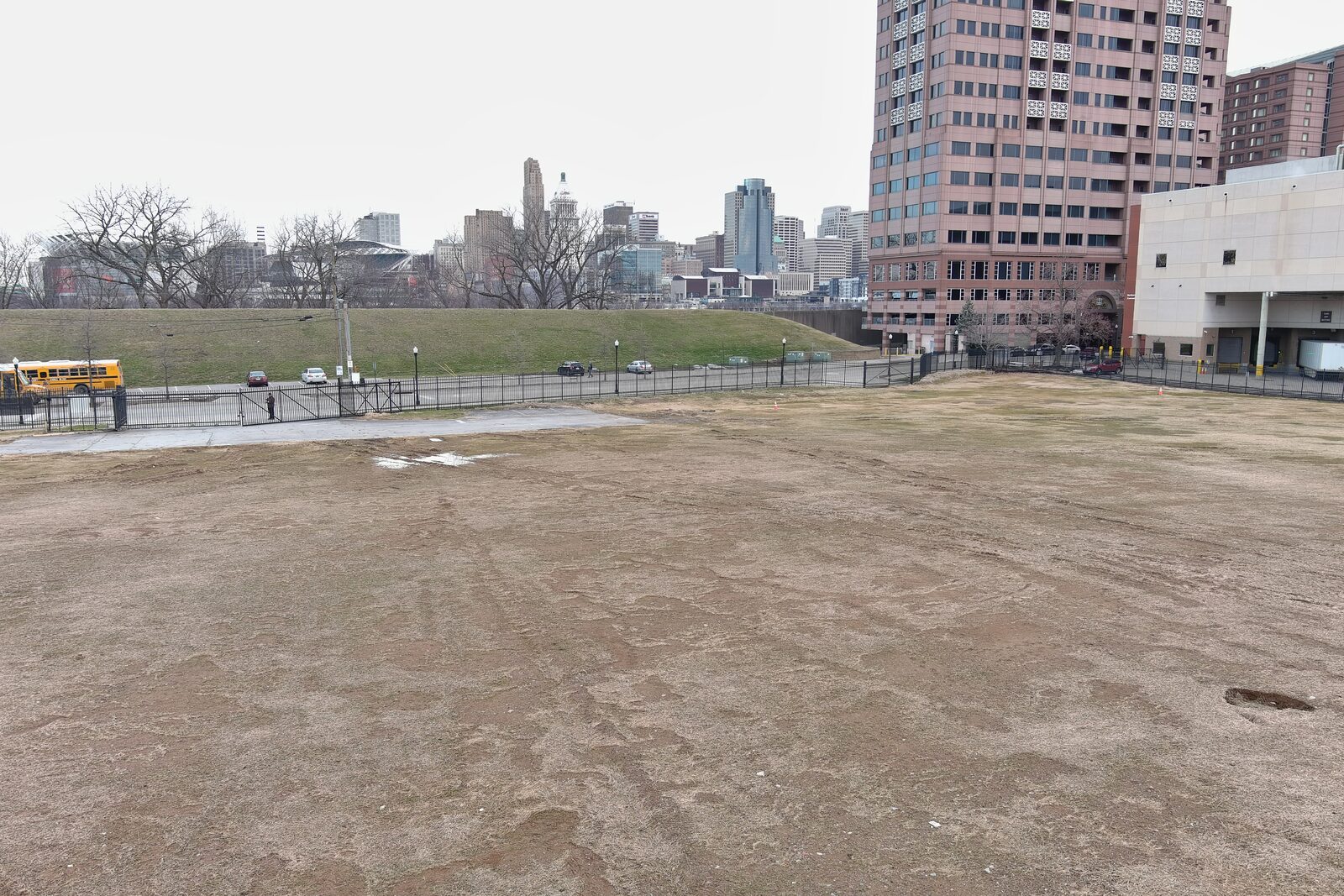Site-level view: the vacant CCR parcel with unobstructed views across the Ohio River to the downtown Cincinnati skyline. BusinessFlare®.